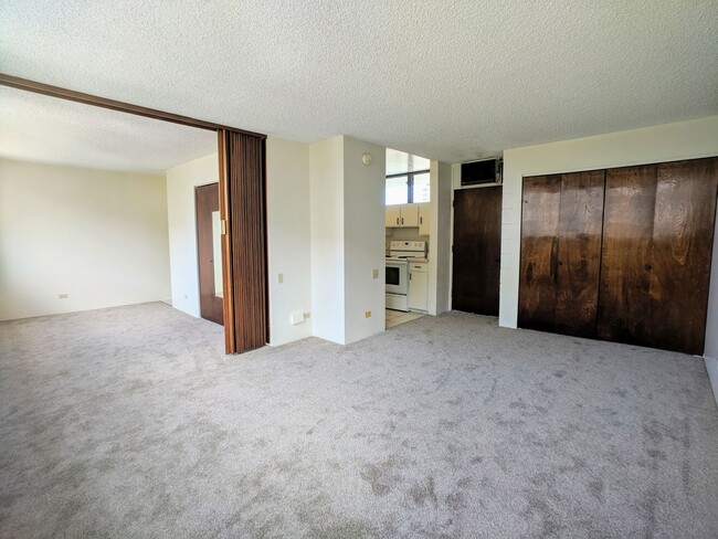 Building Photo - One Bed One Bath One Parking Makiki Close ...