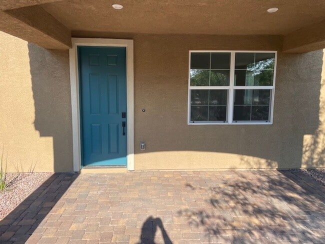 Building Photo - 808 Royal Beekman St