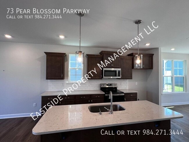 Foto del edificio - 73 Pear Blossom Pkwy