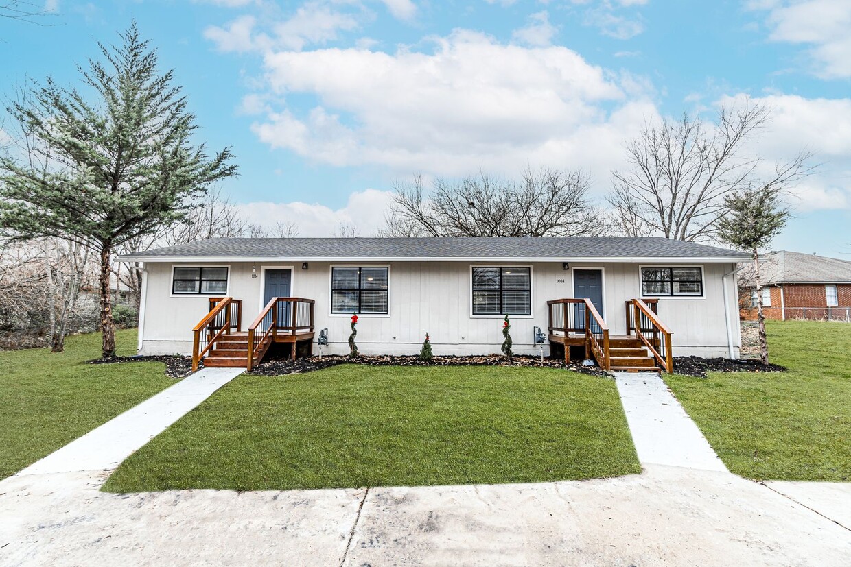 Primary Photo - Stunning, newly renovated duplex!!