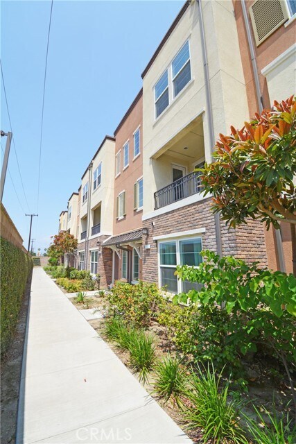 Building Photo - 17 Jenkins Dr