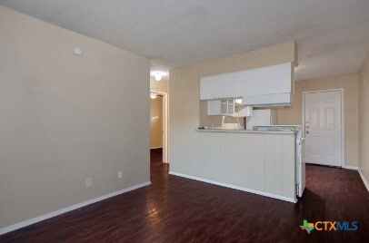 Foto del edificio - 1241 N LBJ Dr