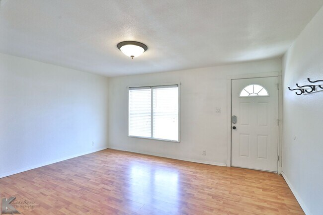 Foto del edificio - 3 BEDROOM