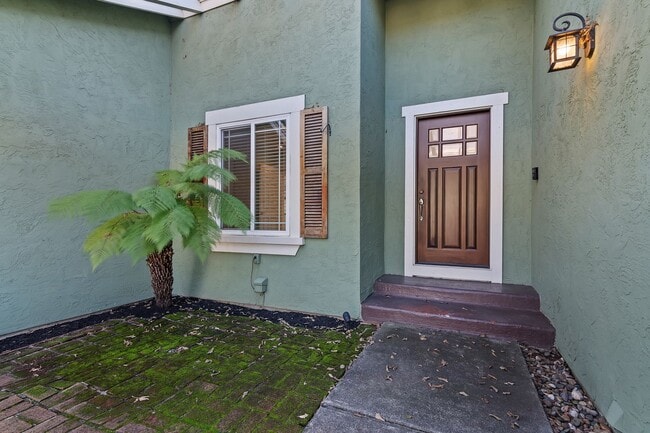 Building Photo - Great single story home in Benicia With All Utilities Included