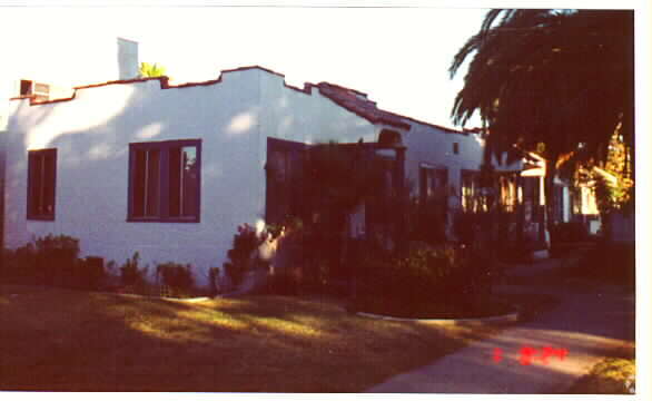 Foto del edificio - 421-425 Riverdale Dr
