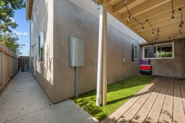 Building Photo - 5336 Hewlett Dr