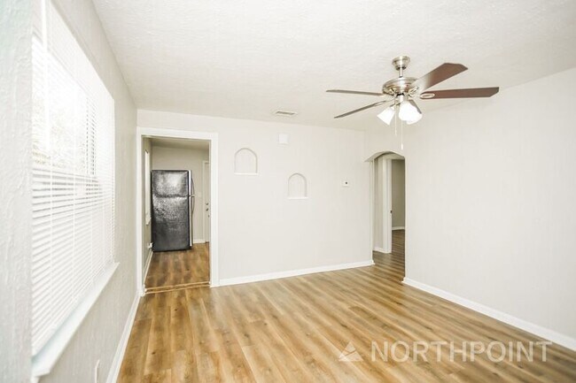 Foto del edificio - 2040 Union St S
