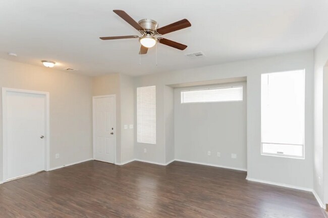 Foto del edificio - 346 Pleasant Pebble St