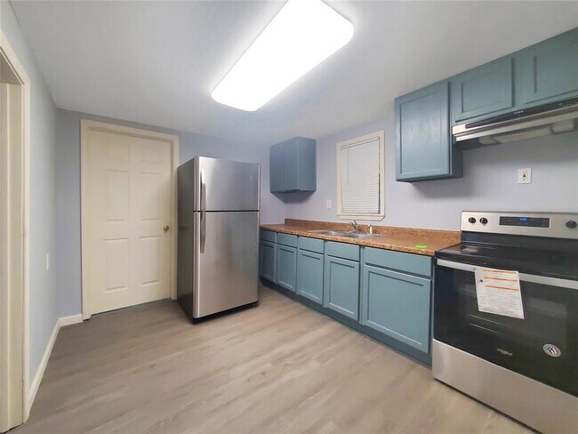 Foto del edificio - 6611 Jensen St