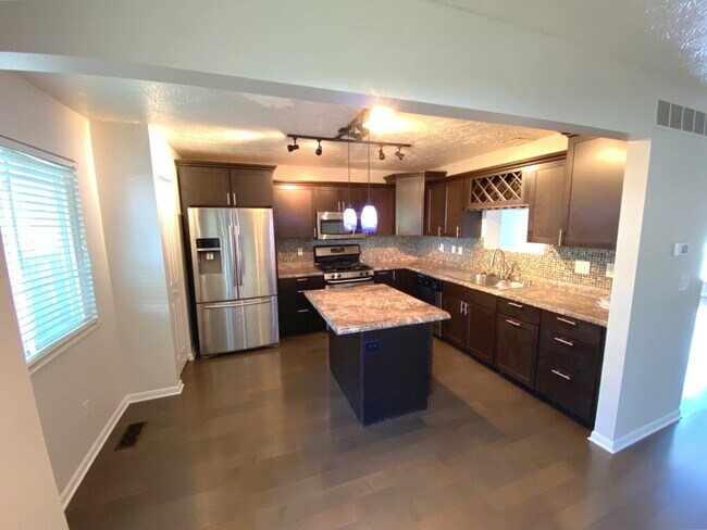 Foto del edificio - COMING SOON! -10817 Fallsington Court *Beautiful 2BR, 2.5 BA Townhouse in Blue Ash*