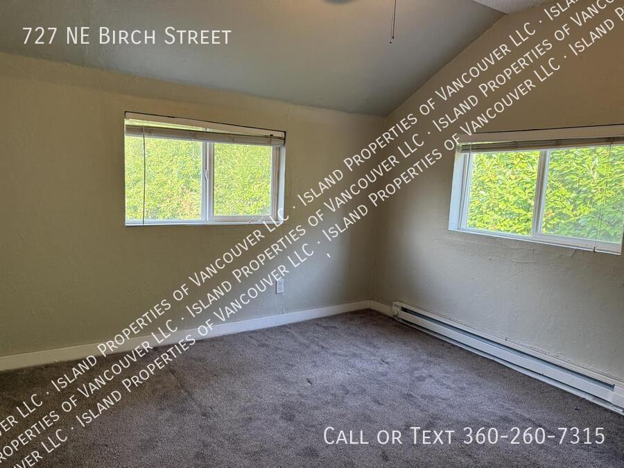 Building Photo - 727 NE Birch St