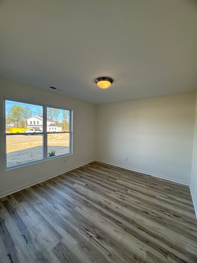 Foto del edificio - 4 Bedrooms! 1st Month's Rent Free!!