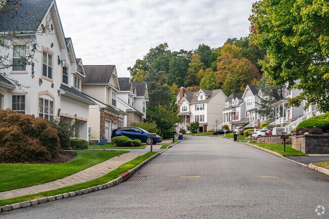The quiet planned communities are a great place to live in Oakland.