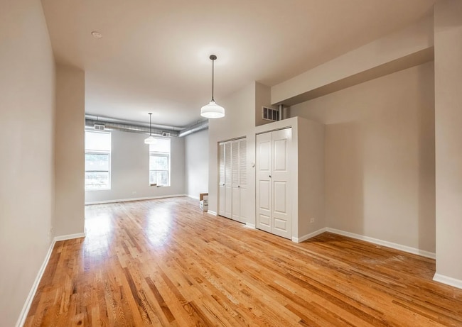 Building Photo - 1538 N Milwaukee Ave