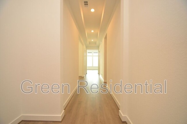 Foto del edificio - 27942 Whistling Pine St