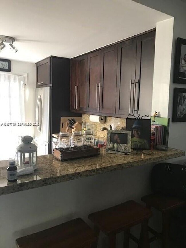 Foto del edificio - 10794 N Kendall Dr