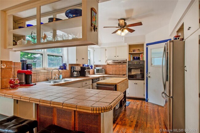 Foto del edificio - 1401 Cortez St