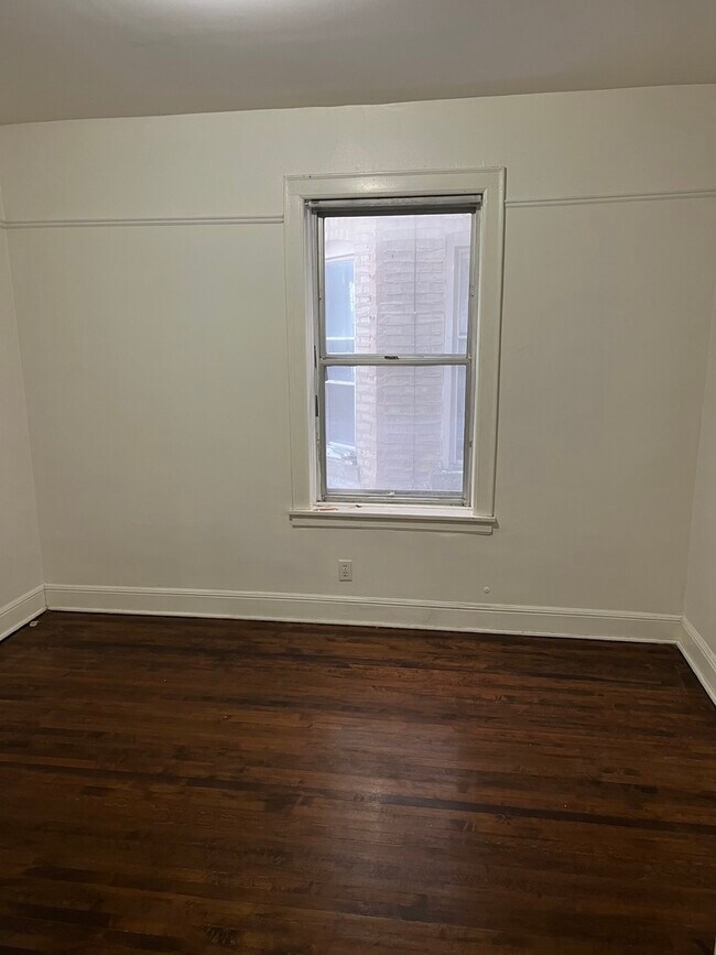 Foto del edificio - 3741 W Irving Park Rd