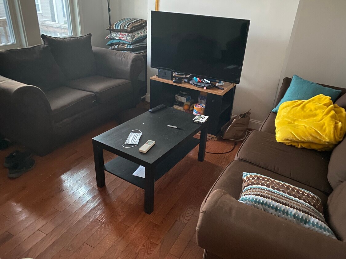 Foto del edificio - 4633 Winthrop St