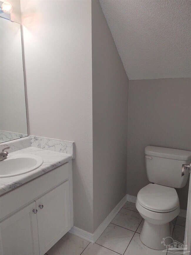 Foto del edificio - 6351 Cottage Woods Dr