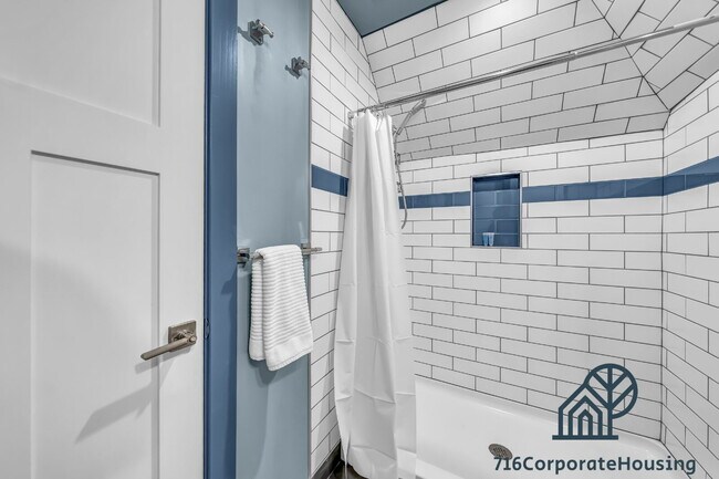 Building Photo - Furnished 2-Bedroom, 2-Bath Apartment near the Medical Campus