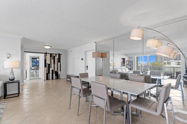 Building Photo - 2841 N Ocean Blvd