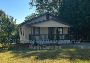 Building Photo - 111 Hillcrest Dr
