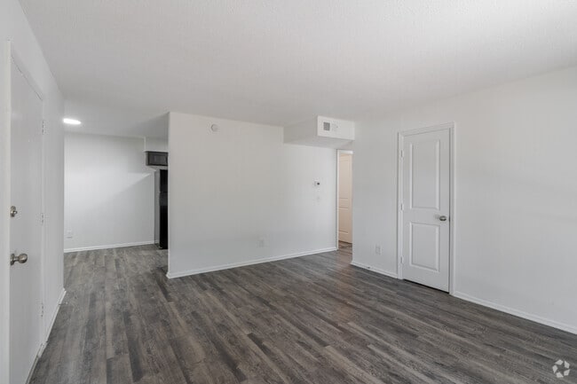 2BR, 1BA - 960SF - Living Room & Kitchen - Ravenwood Hills