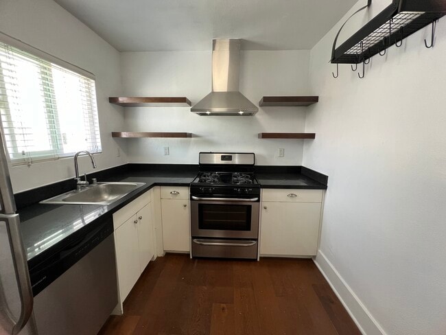 Kitchen - 826 1/2 N Coronado st