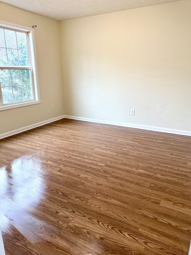 Building Photo - 389 Edgefield Dr