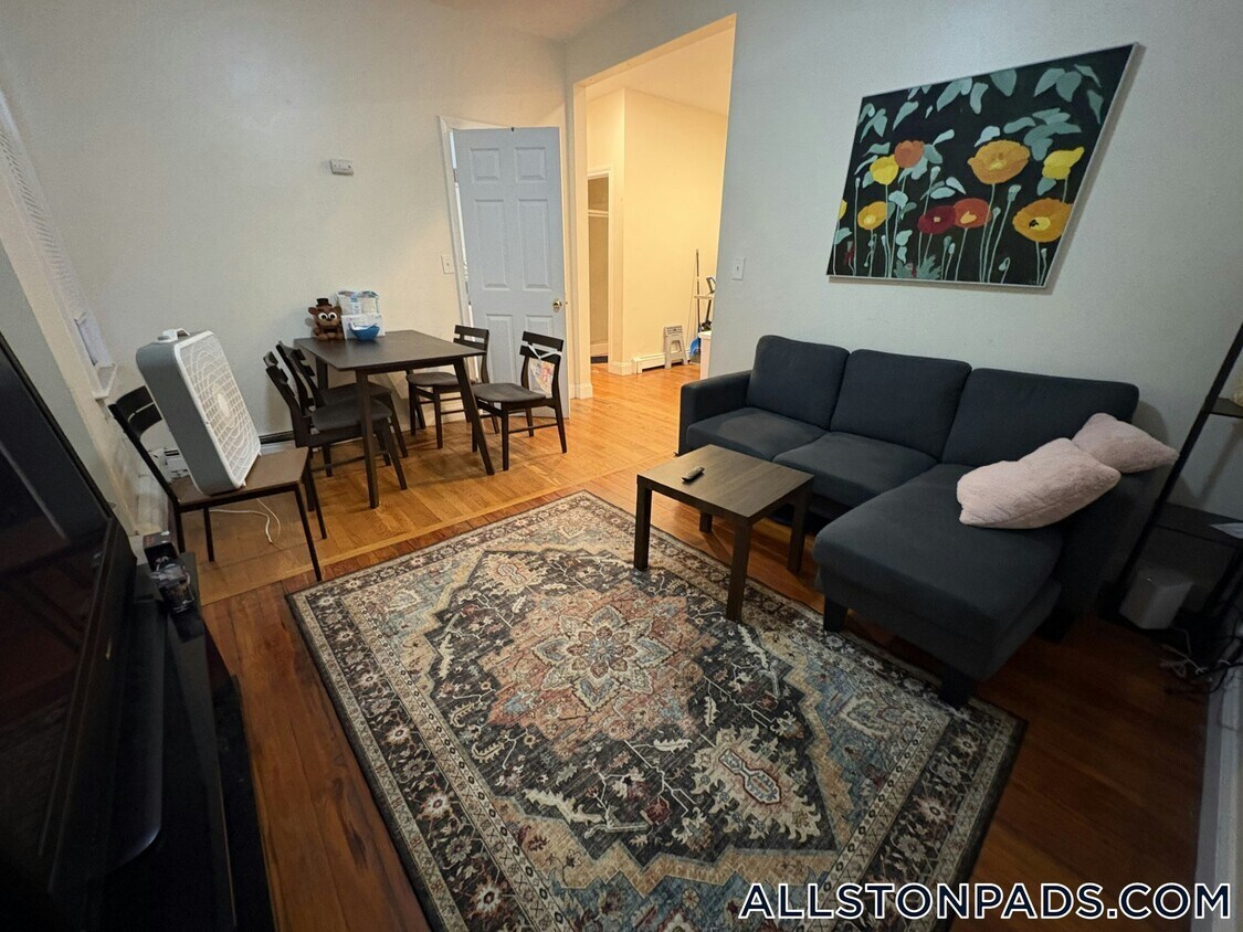 Primary Photo - 15 Linden St