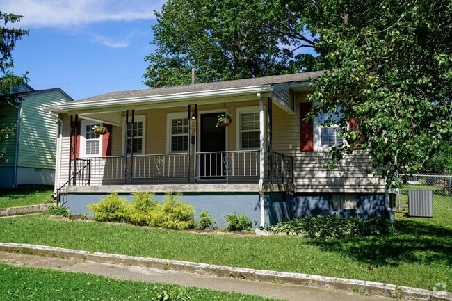 Building Photo - 1403 Debow St