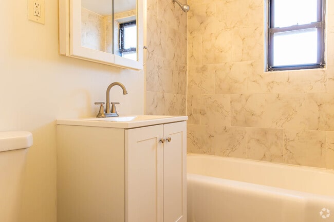 1BR, 1BA - 1,000SF - Bathroom - Crossroads of New Jersey