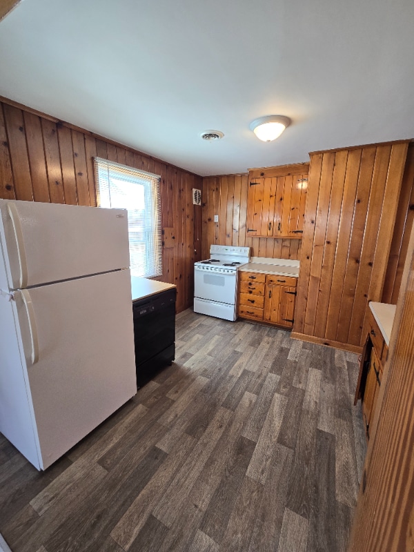 Building Photo - 1405 Newton St