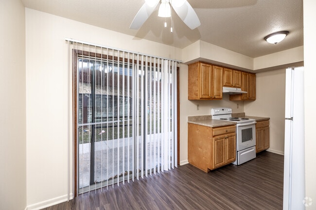 2BR, 1BA - 1,000 SF - Dining Room - Valley Acres Apartments