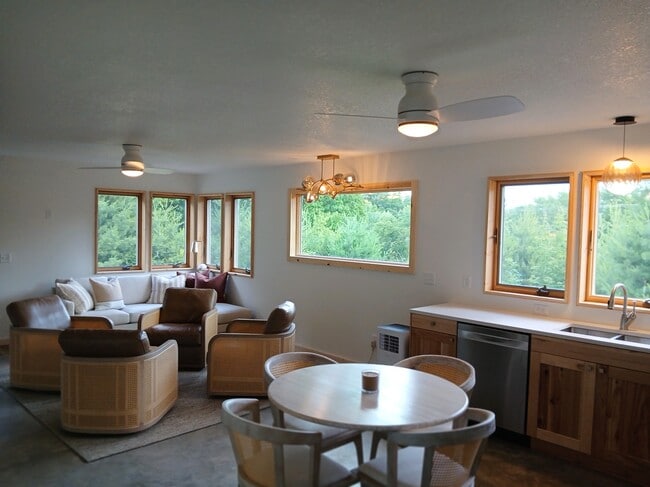 Foto del edificio - 23138 Miller Cir