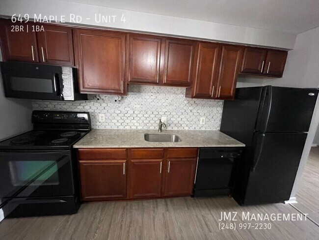 Foto del edificio - 649 W Maple Rd
