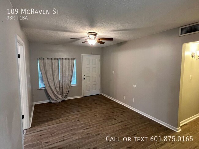 Building Photo - 109 McRaven St