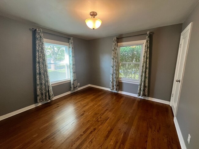 Building Photo - 220 S Chestnut St