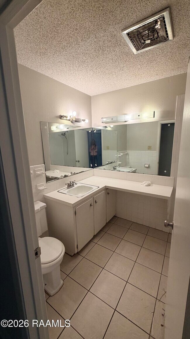Building Photo - 301 Marie Antoinette St