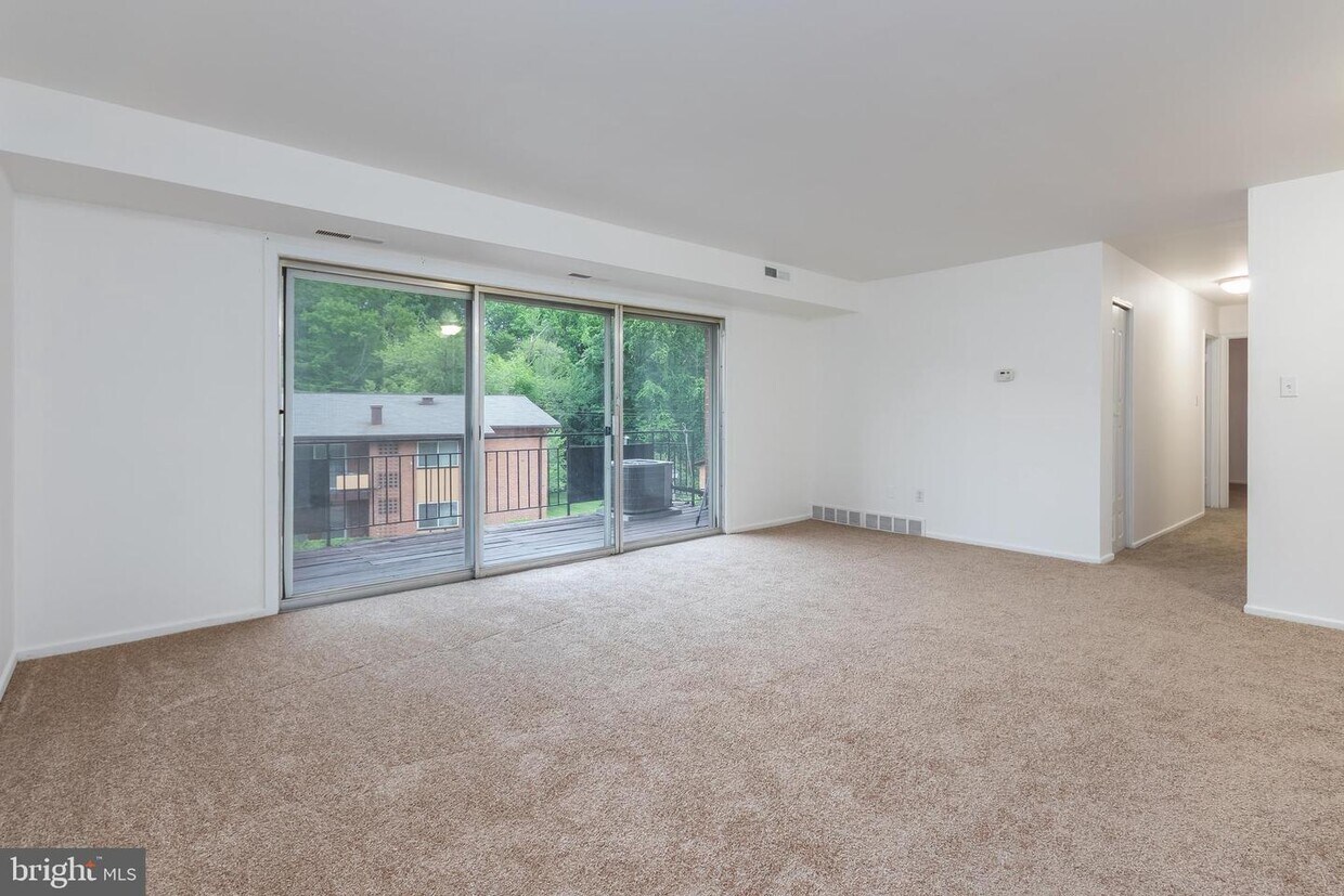 10028 Mosby Woods Dr Unit 235, Fairfax, VA 22030 Room for Rent in