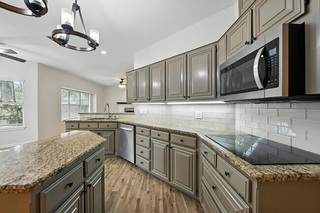 Foto del edificio - 918 Rush Creek Rd