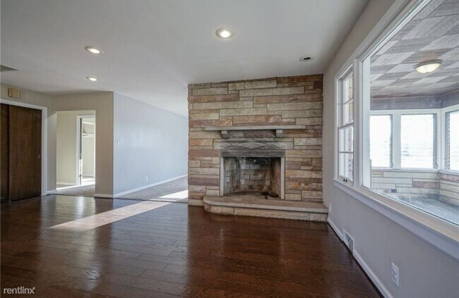 Building Photo - 3 br, 2 bath House - 1807 East Hanna Avenue