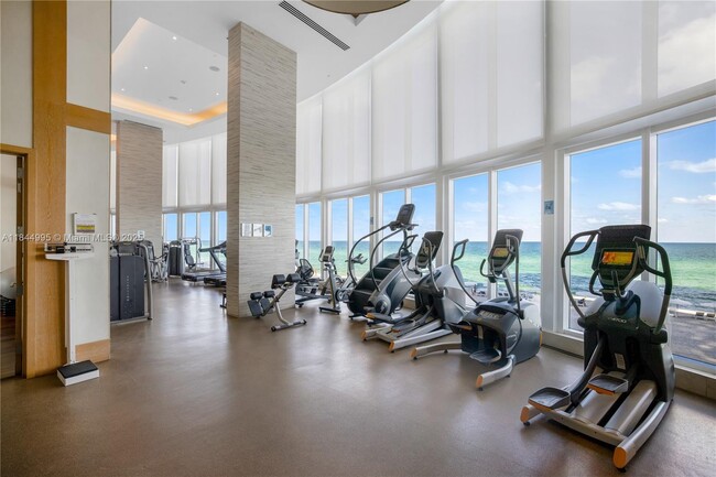 Building Photo - 15901 Collins Ave