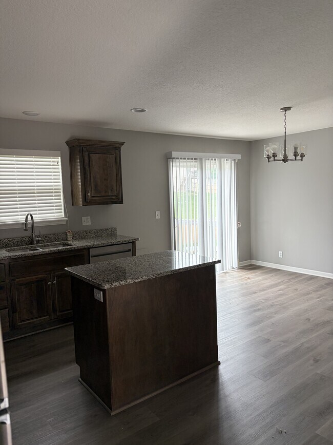 Foto del edificio - 20201 E 23rd Terrace Ct S