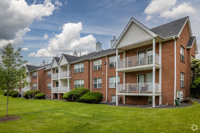 Building Photo - New Center Greens Garden Apartments