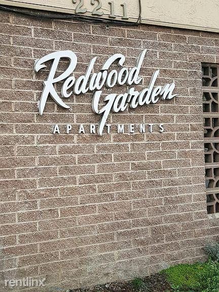 Foto principal - 2211 Redwood St
