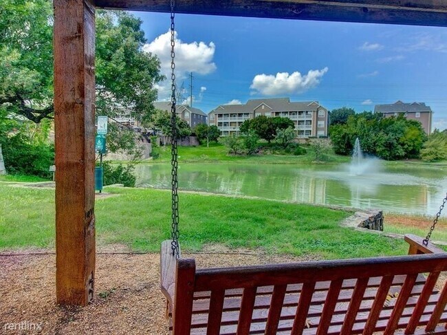 Foto del edificio - 1 br, 1.5 bath Condo - 6740 Davidson Stree...