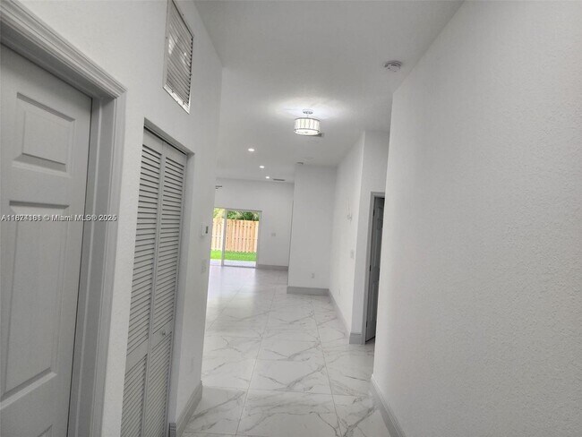 Foto del edificio - 1642 NW 14th St