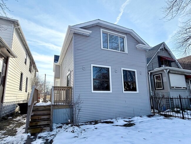 Building Photo - 315 W 111th St